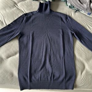 H&M turtleneck, men xs, navy
